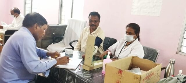76 villagers of Pahdor avail free health services at SAIL-BSP’s CSR Health Camp (1)