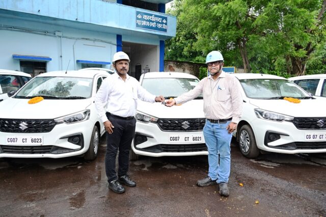 SAIL-BSP’s Plant Garage receives 10 Maruti Ertiga Multi-Purpose Vehicles (MPVs) for RITES (1)