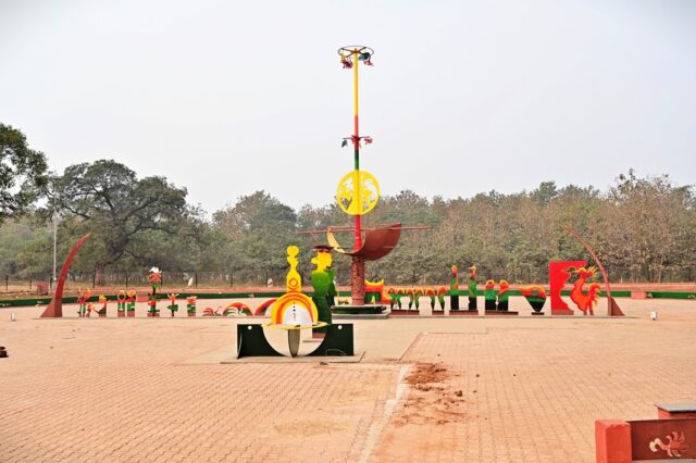 ‘फ्लाइट ऑफ स्टील मॉन्यूमेंट वेल्डेड स्कल्पचर’ का निर्माण कार्य पूर्णता की ओर अग्रसर (1)