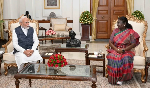 modi-met-president_large_1436_8