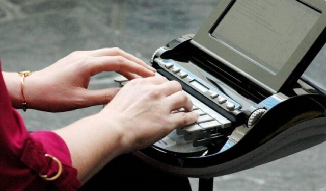 stenographer-752x440