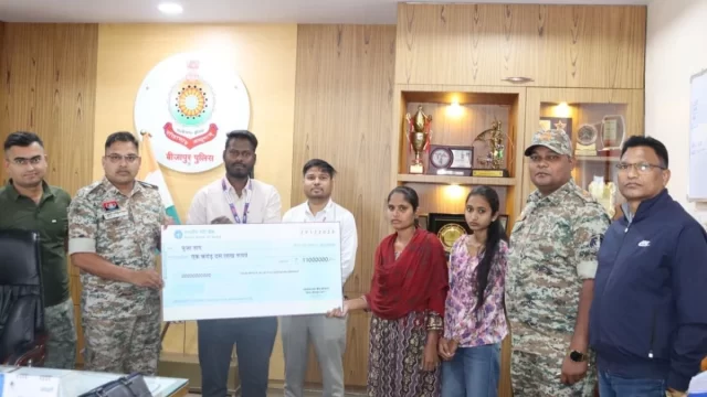 29_12_2025-bijapur_martyr_drg_constable_family