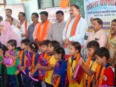 Cg News : मिशन 100 की शपथ से गूंजा चिरमिरी, 20 बेटियों को साइकिल और 50 पौधों से सजा शिक्षा का उत्सव